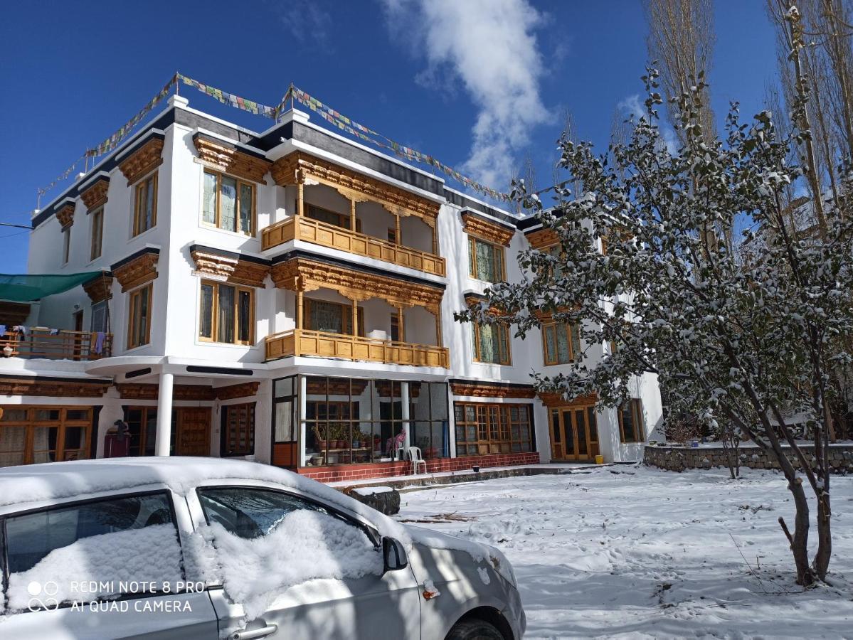 Rock Castle Residency Hotell Leh Exteriör bild