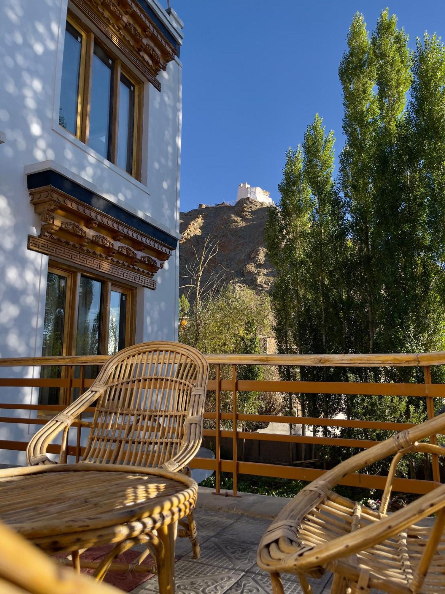 Rock Castle Residency Hotell Leh Exteriör bild