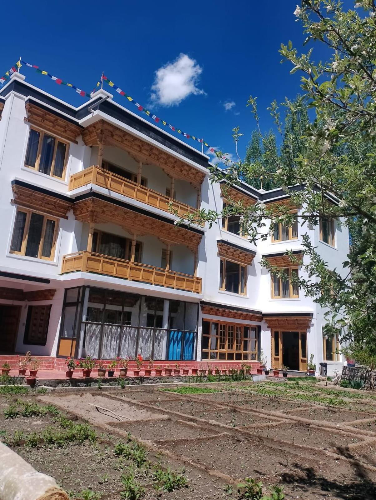 Rock Castle Residency Hotell Leh Exteriör bild